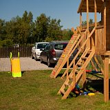 Drewniane domki w Rowach, plac zabaw dla dzieci